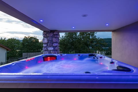 Massage, Spa and wellness centre/facilities