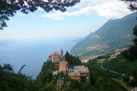 Bungalow Sonnensee mit phantastischem Fernblick House in Tignale