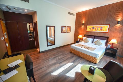 Bed, Photo of the whole room, Seating area, Bedroom