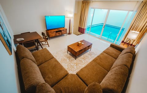 TV and multimedia, Living room, Seating area, Pool view