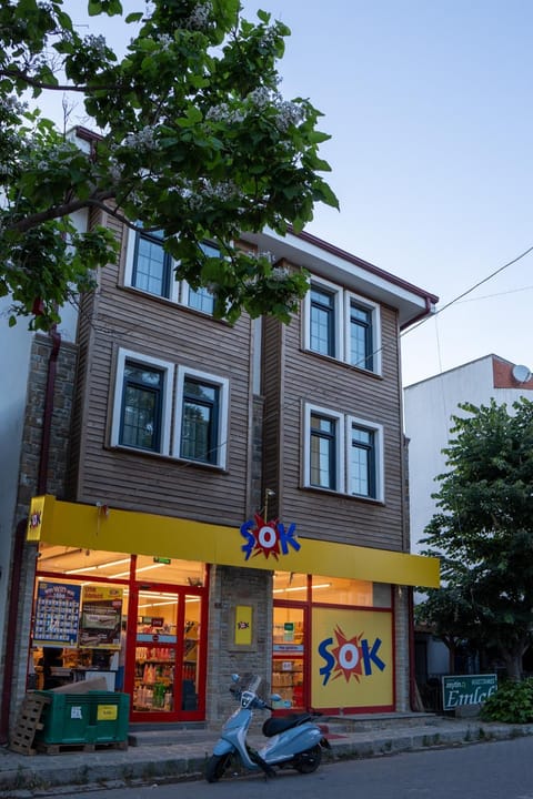 Property building, Street view