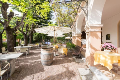 Patio, Garden, Banquet/Function facilities