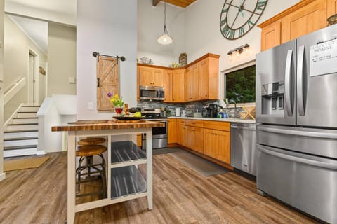 Beaverton Highlands Retreat House in Beaverton