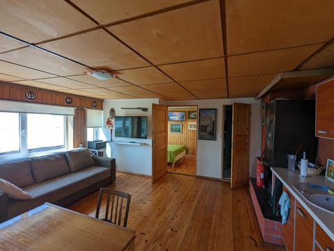 TV and multimedia, Kitchen or kitchenette, Living room, minibar, stove