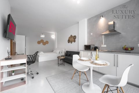 TV and multimedia, Kitchen or kitchenette, Dining area