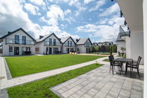 Property building, Patio, Day, Garden, Garden view