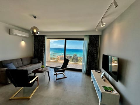 TV and multimedia, Living room, Seating area, Sea view, air conditioner