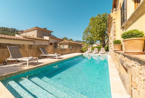 Property building, Pool view, Swimming pool