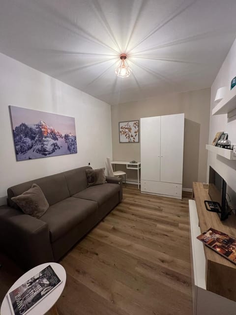 DOLOMIA APARTMENTS PINZOLO vicino alle funivie Apartment in Pinzolo