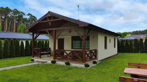 Property building, Patio, Day, Garden, Garden view