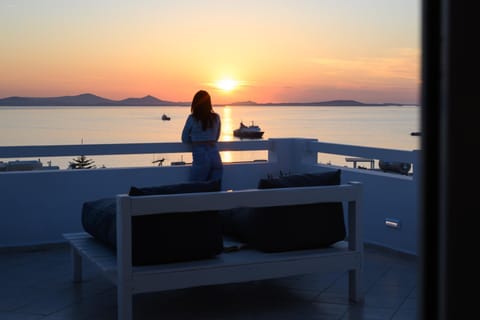 People, View (from property/room), Balcony/Terrace, Seating area, Sunset