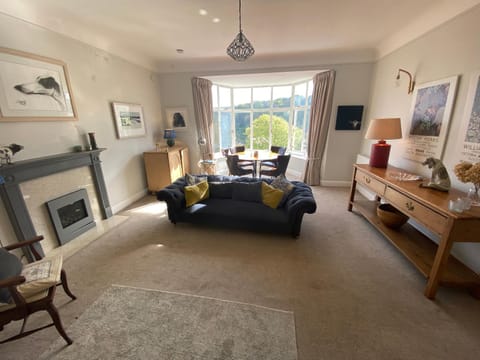 Beachside 2-Bed - Sleeps 4 Parking & Pet Friendly Apartment in Salcombe