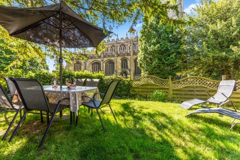 Garden, Seating area, Dining area