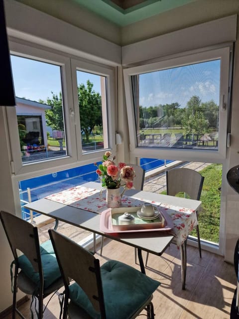 Day, View (from property/room), Dining area