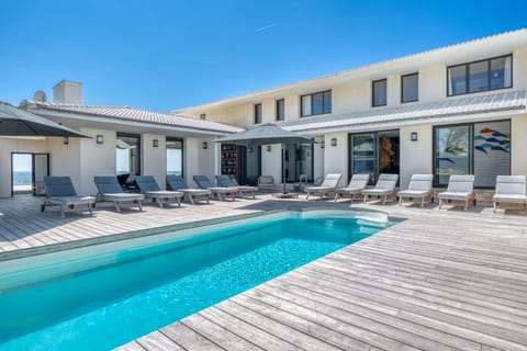 Property building, Patio, Day, Pool view, Swimming pool, sunbed
