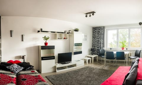 Bed, TV and multimedia, Living room, Photo of the whole room, Bedroom