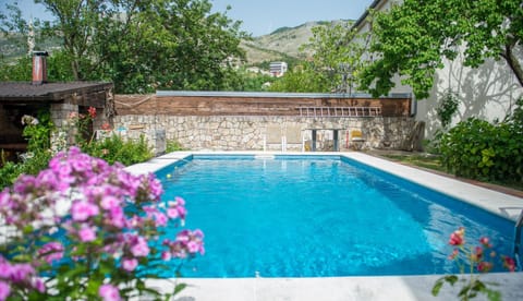 Swimming pool, Swimming pool