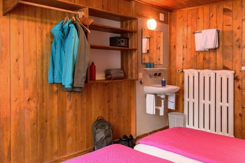 Photo of the whole room, Decorative detail, Bedroom, towels