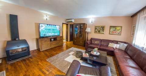 TV and multimedia, Living room, Seating area