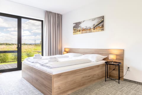 Bed, Photo of the whole room, Bedroom, towels