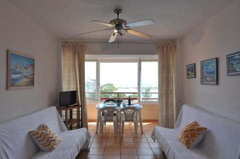 Living room, Dining area, fireplace