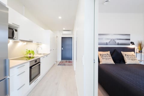 Bed, Photo of the whole room, minibar, pet friendly, pet friendly, kitchen, kitchen