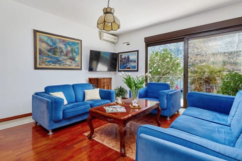 Apartment Aura with Sea View Apartment in Muo