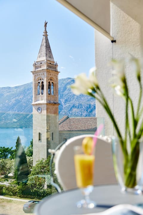 The View - Near the Beach with Stunning Views Apartment in Dobrota