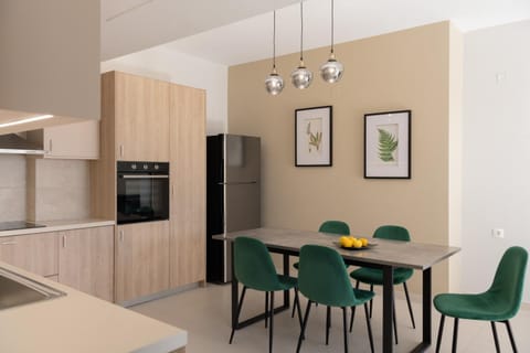 Kitchen or kitchenette, Seating area, pet friendly, stove