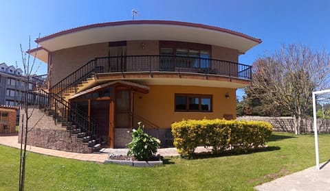 Property building, Facade/entrance, Garden, Lobby or reception, Garden view