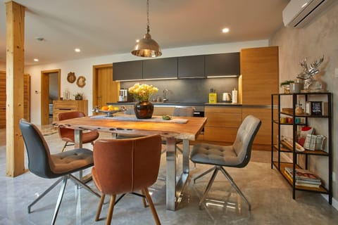 Kitchen or kitchenette, Seating area, Dining area, air conditioner