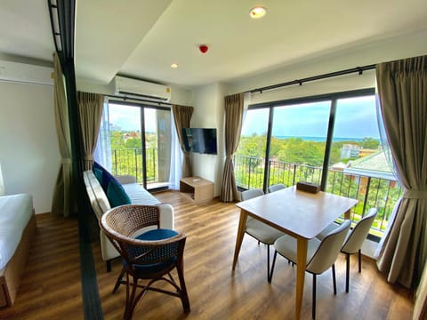 Living room, Dining area, Sea view