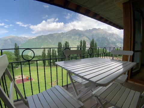 Natural landscape, Balcony/Terrace, Garden view, Garden view, Mountain view, hair dresser