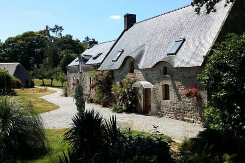 Property building, Facade/entrance, Garden