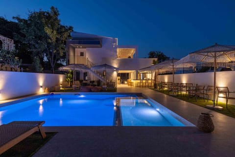 Property building, Night, Pool view, Swimming pool, sunbed