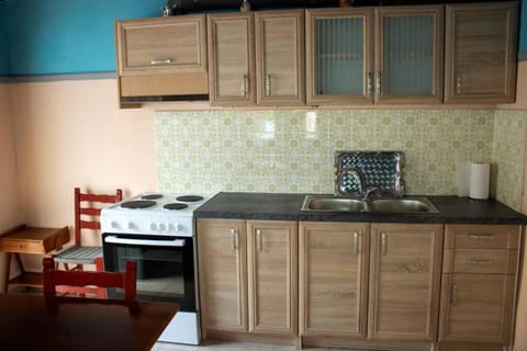 Kitchen or kitchenette, Dining area, pet friendly, stove