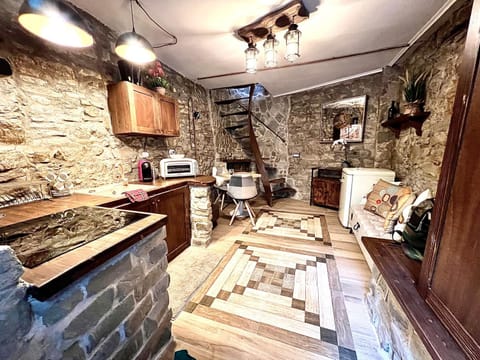 Kitchen or kitchenette, Living room