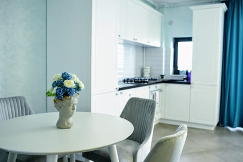 Kitchen or kitchenette, Decorative detail, Dining area