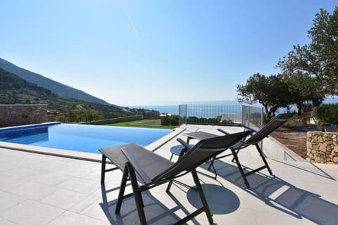 Villa Katarina - infinity pool with amazing view Villa in Bol