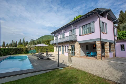 Property building, Garden, Swimming pool