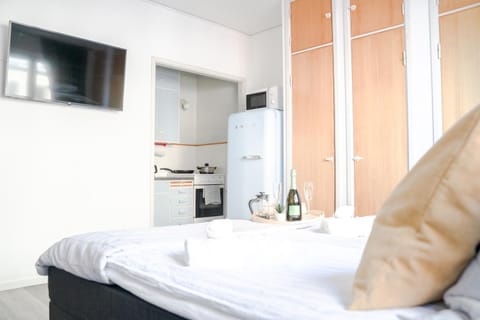 Bed, TV and multimedia, Kitchen or kitchenette, Bedroom, kitchen