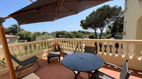Appartement calme avec terrasse proche du centre ville et de la mer, parking, internet Apartment in Bastia