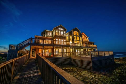 Oceanfront Estate 14BR No Resort Fee Sleeps 32 House in Corolla