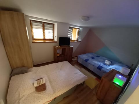 TV and multimedia, Photo of the whole room, Bedroom