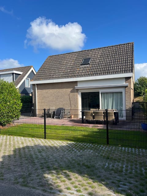 Deltageul 39 Noordzeepark - ruim en rustig gelegen vakantiehuis nabij strand - geen verhuur aan bedrijven House in Ouddorp