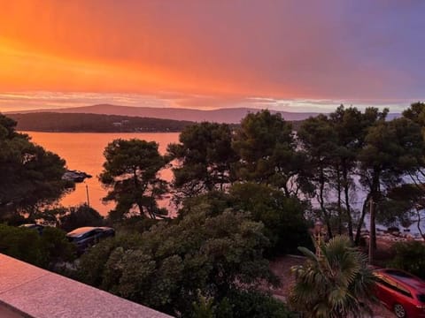 Lazaneo Seafront Apartments, Jelsa Hvar Apartment in Vrboska