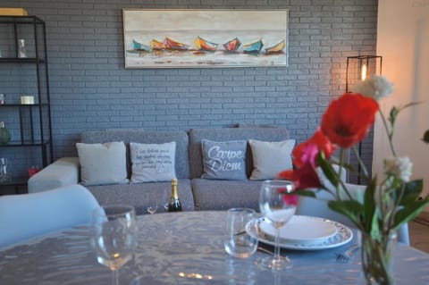 Seating area, Dining area