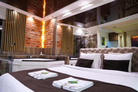 Bed, Living room, Photo of the whole room, Seating area, Bedroom, towels