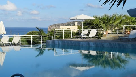 Pool view, Sea view, Swimming pool, Swimming pool, sunbed