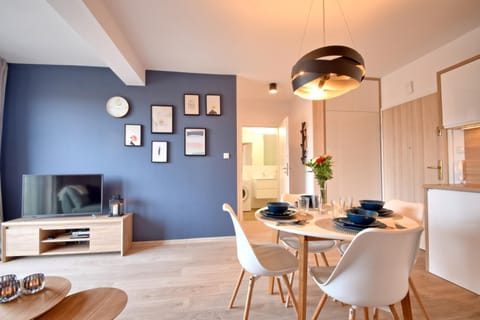 Communal lounge/ TV room, TV and multimedia, Dining area